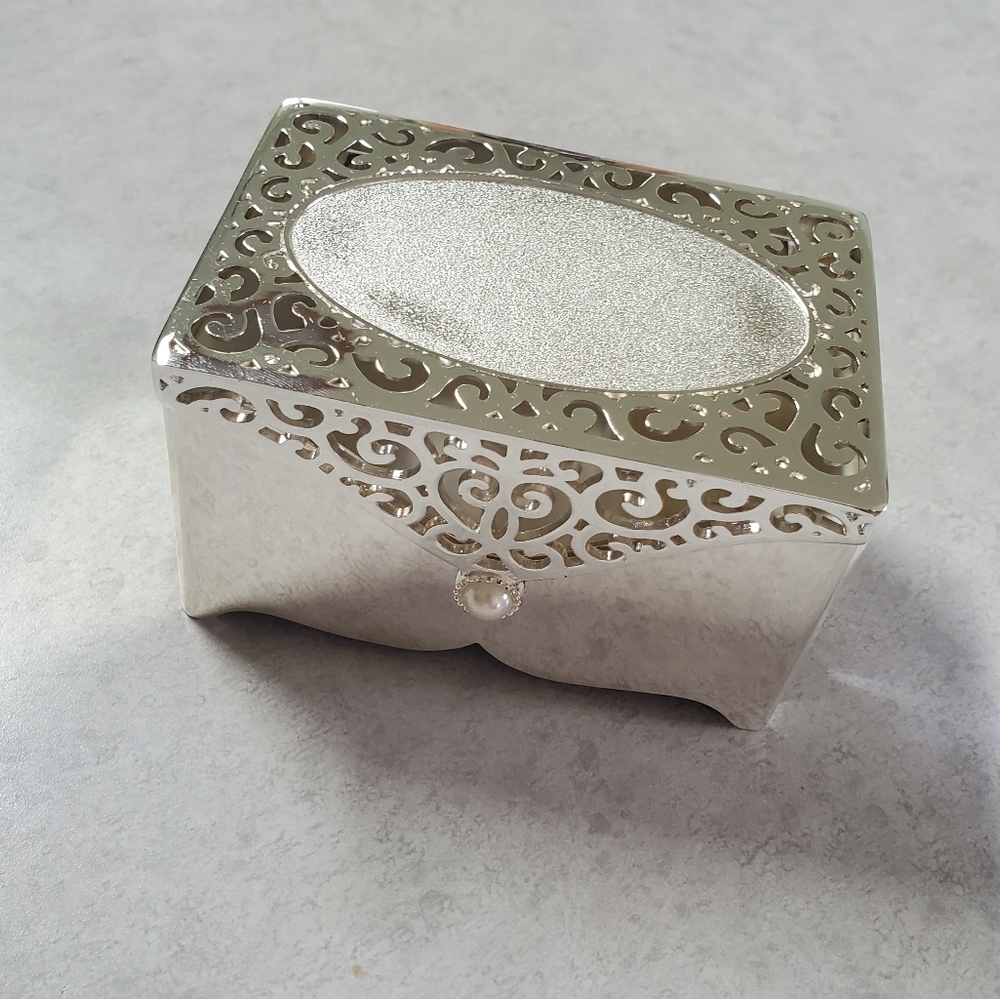 NEW Things Remembered Jewelry Box